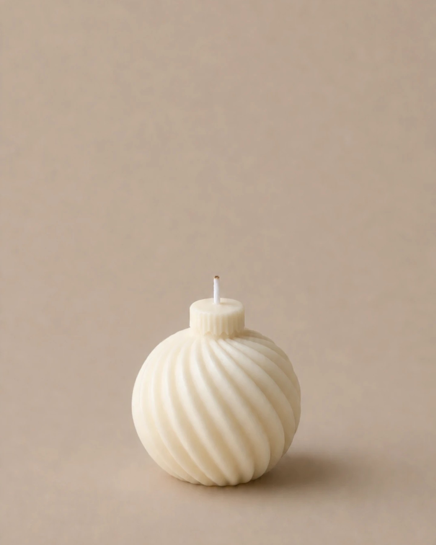 The Wonder swirled ornament candle